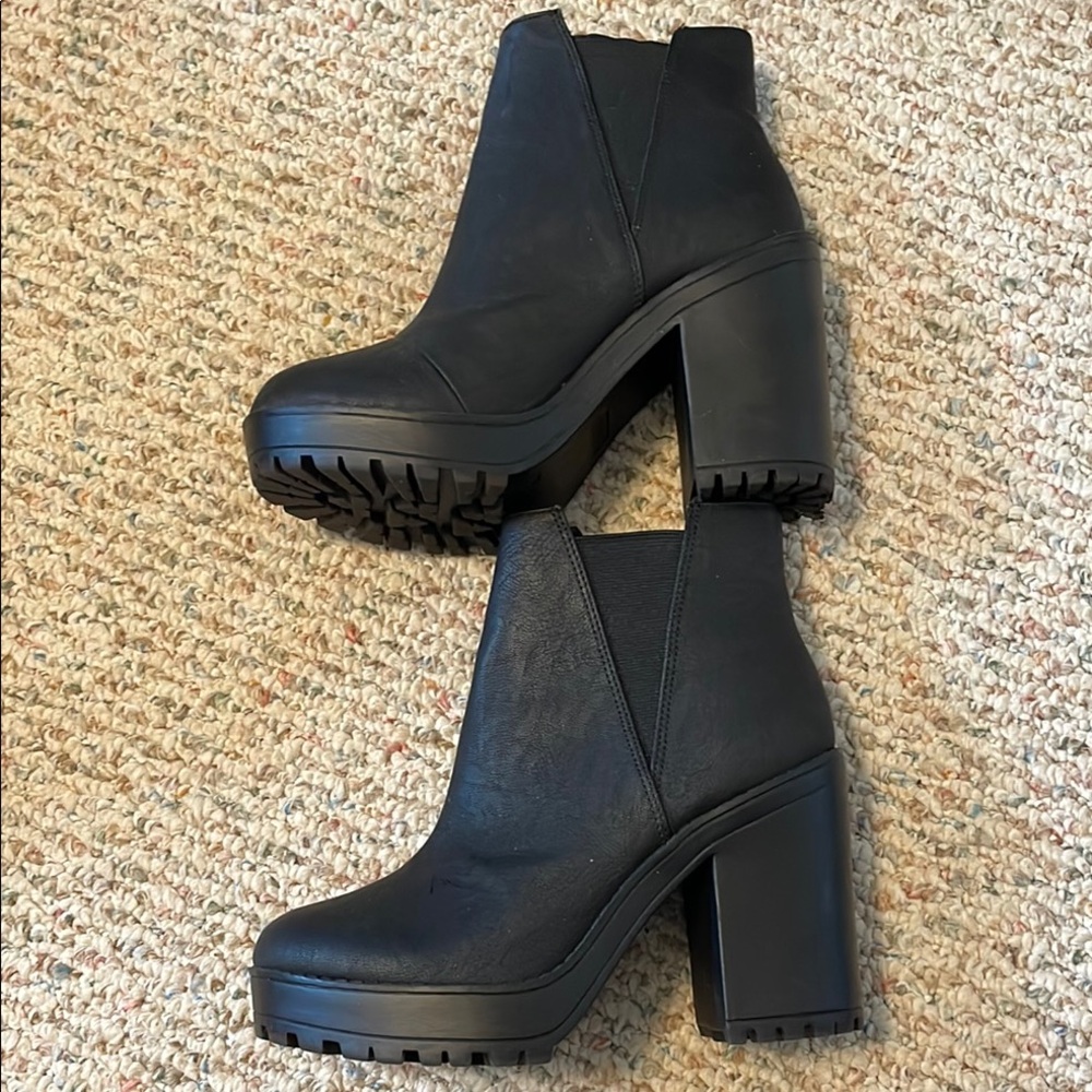 Divided Black Heeled Boots with Chunky Platform Sole